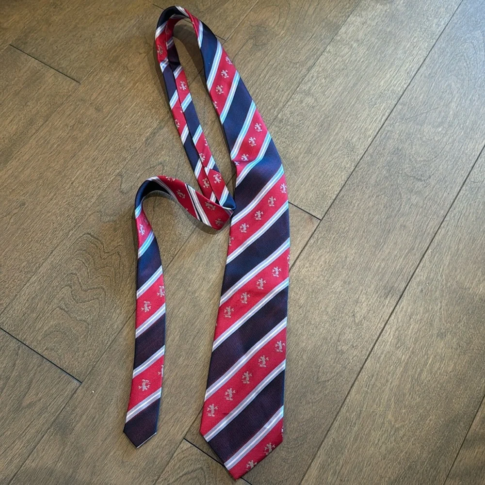 Disney parks tie